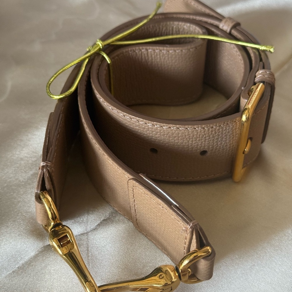 Beautiful Beige Burberry Banner Tote Bag. - Picture 9 of 17